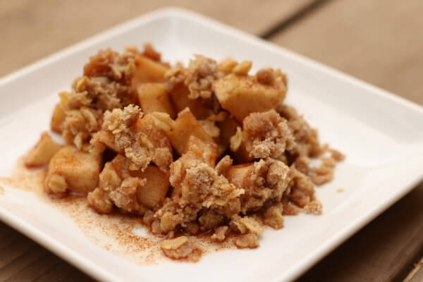 Gluten Free Crockpot Apple Crumble - This stuff is SOOOOO good and so easy!