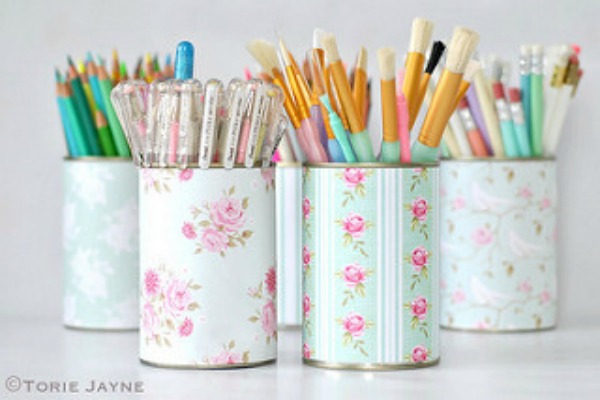 Simple DIY projects that anyone can do! Keep your pencils and pens organized with these DIY Pretty Pen Pots!
