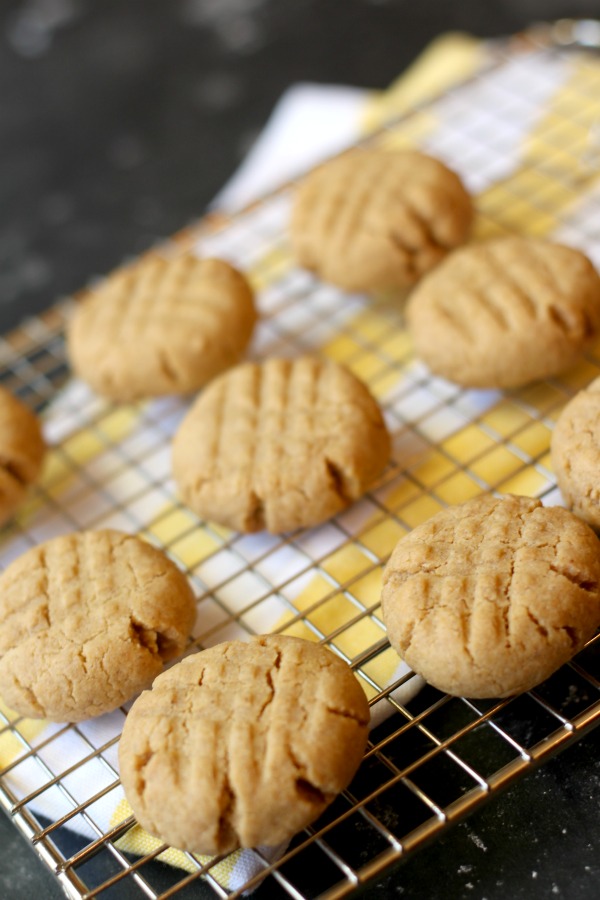 Soft gluten free peanut butter cookies!